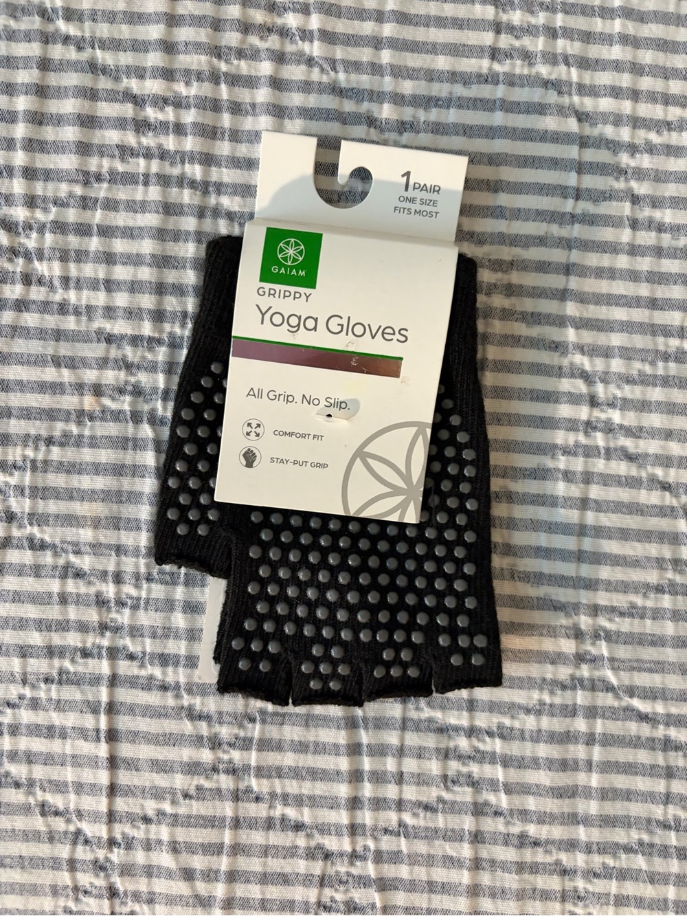 GAIAM Black Fingerless Yoga Gloves with Gray Grip Dots
